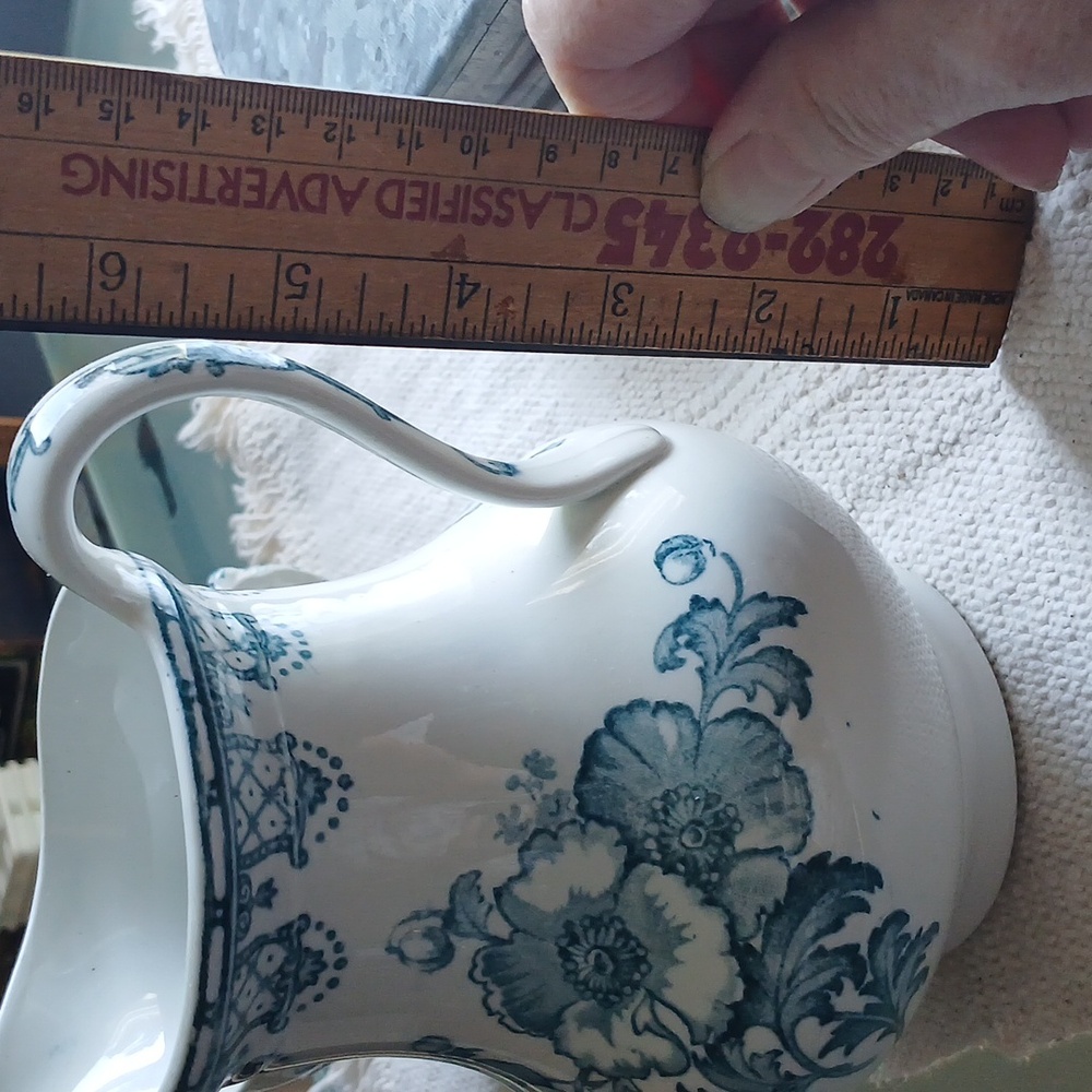 Vintage or Antique blue and white ceramic pitcher - Picture 4 of 6